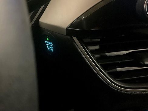 Used 2022 Ford Escape SE w/ SE Sport Appearance Package image 23