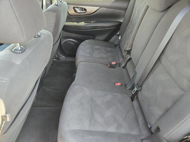 Used 2016 Nissan Rogue S w/ Appearance Package FWD image 28