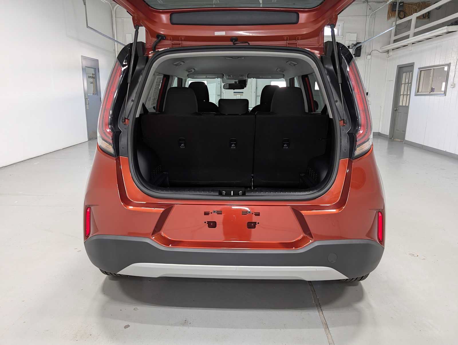 Certified 2023 Kia Soul LX w/ LX Technology Package FWD image 35