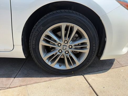 Used 2016 Toyota Camry SE w/ Moonroof Package FWD image 15