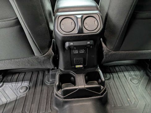 Used 2020 Jeep Wrangler Unlimited Sahara AWD/4WD image 23