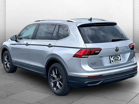 Used 2023 Volkswagen Tiguan SE w/ Panoramic Sunroof Package FWD image 11