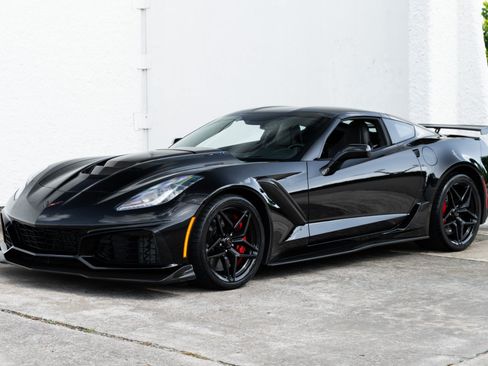 Used 2019 Chevrolet Corvette ZR1 RWD image 2