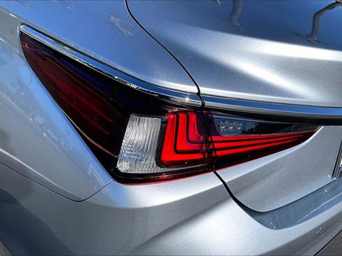 Certified 2023 Lexus ES 250 w/ Premium Package AWD/4WD image 27