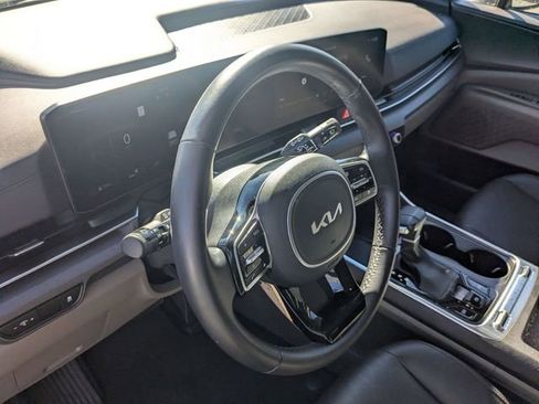 Used 2025 Kia Carnival SX image 18