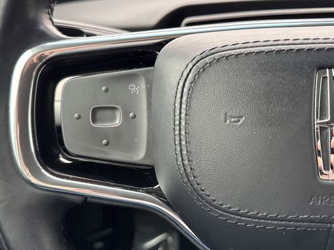 Used 2024 Lincoln Nautilus Premier image 25