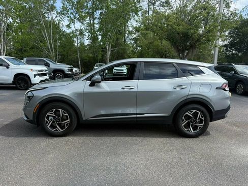 Used 2025 Kia Sportage LX FWD image 2