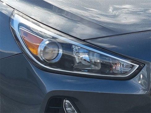 Used 2019 Hyundai Elantra GT image 16