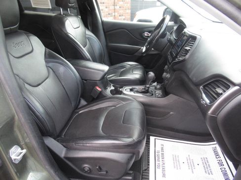 Used 2020 Jeep Cherokee Limited w/ Mopar Interior Package image 5