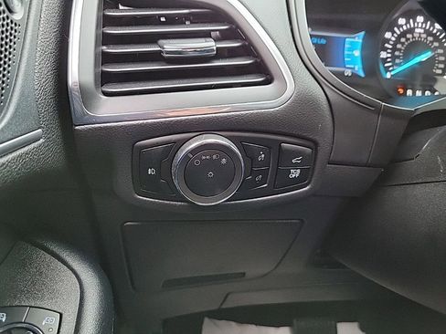 Used 2024 Ford Edge Titanium image 25