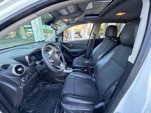 Used 2015 Chevrolet Trax LT w/ LT Sun and Sound Package FWD image 11