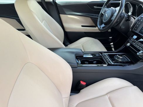 Used 2018 Jaguar XE RWD image 30