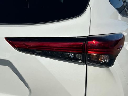 Used 2020 Toyota Highlander XLE image 15