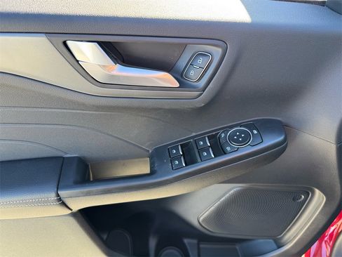 New 2025 Ford Escape SE image 8