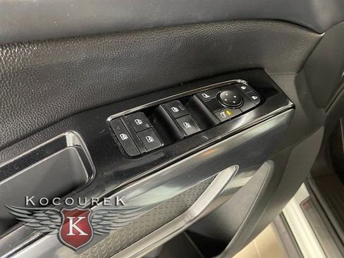 Used 2023 Nissan Pathfinder SL w/ Lighting Package (N92) image 19