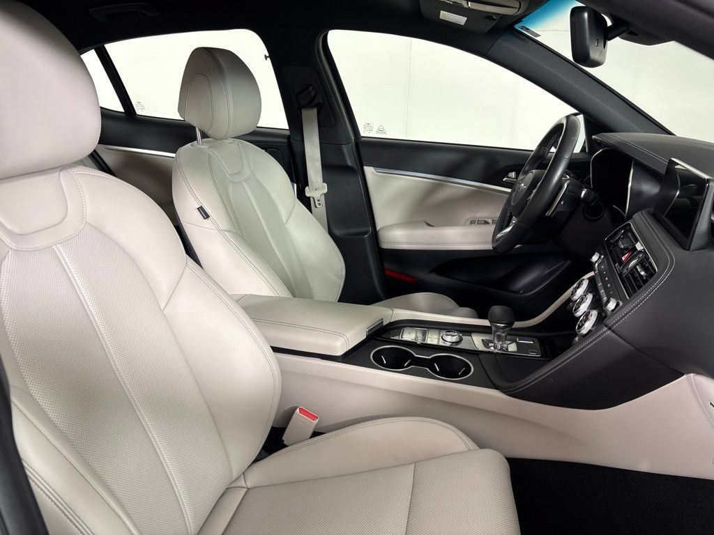 Used 2023 Genesis G70 2.0T RWD image 17