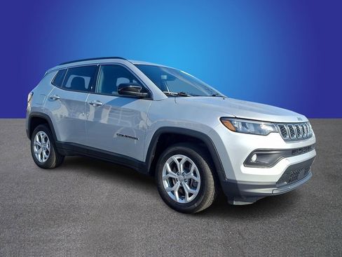 Used 2024 Jeep Compass Latitude image 3