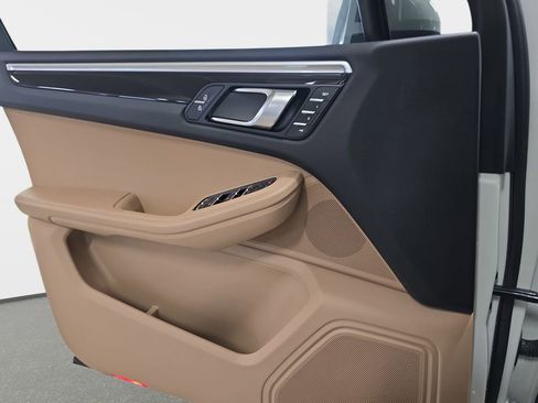 Used 2021 Porsche Macan S image 27