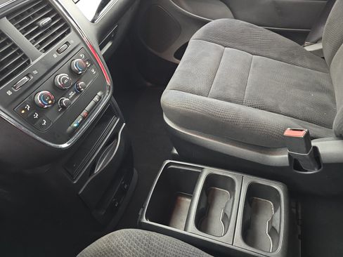 Used 2014 Dodge Grand Caravan SE FWD image 23