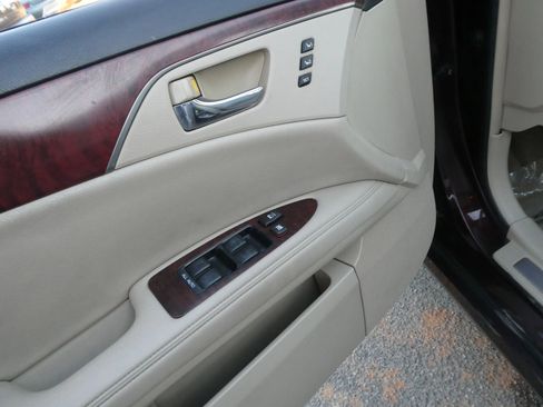 Used 2011 Toyota Avalon Limited image 16