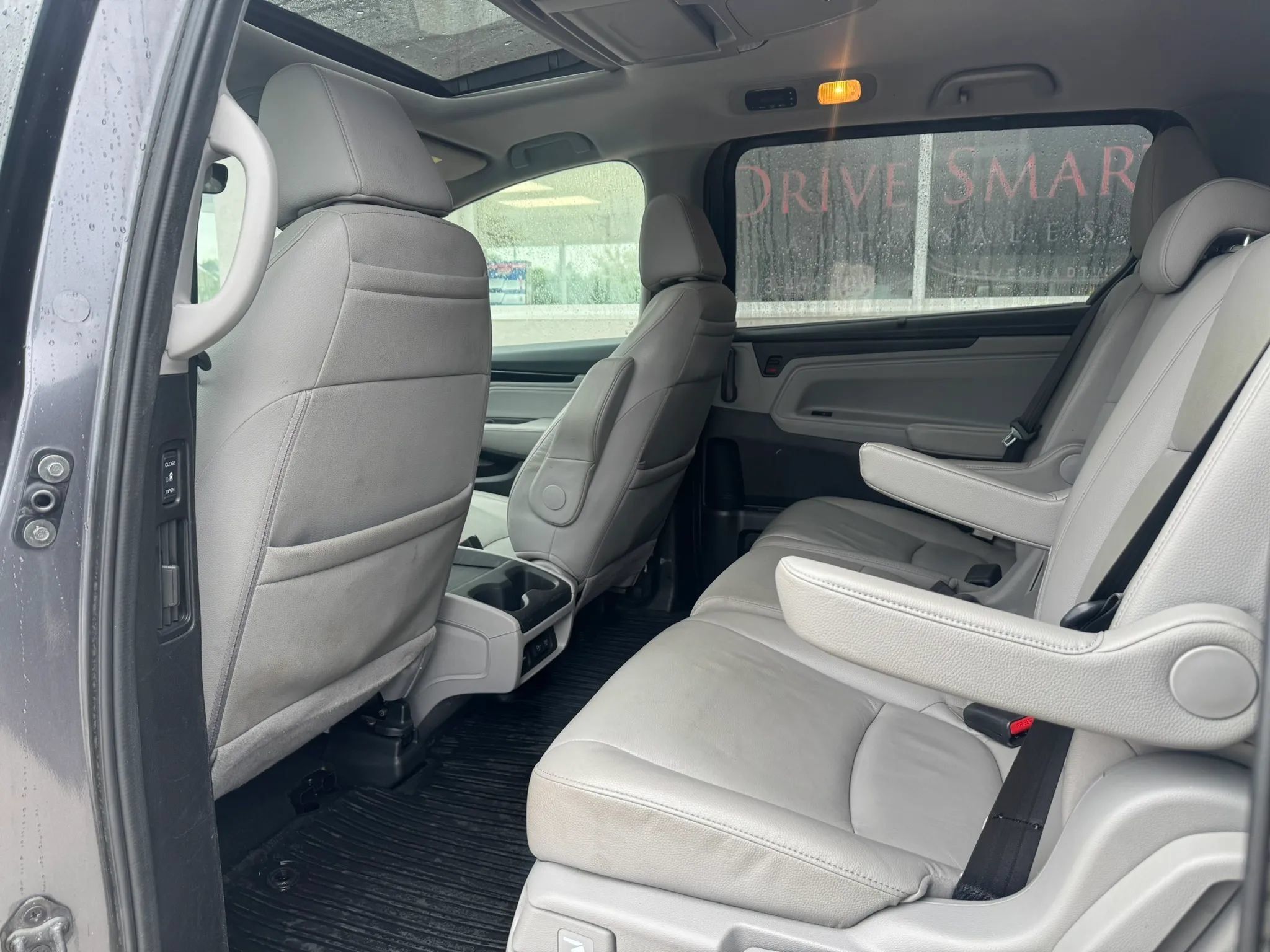 Used 2018 Honda Odyssey Elite image 12