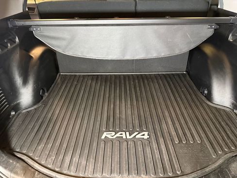 Used 2017 Toyota RAV4 LE w/ All Weather Liner Package AWD/4WD image 22