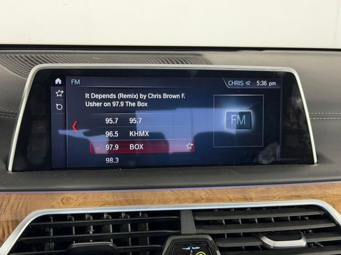 Used 2018 BMW 750i image 26