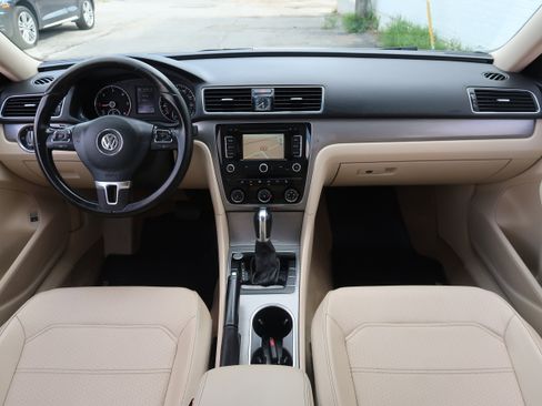 Used 2014 Volkswagen Passat TDI SE image 11