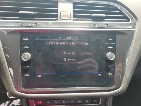 Used 2021 Volkswagen Tiguan SE FWD image 16