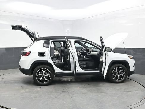 Used 2025 Jeep Compass Limited AWD/4WD image 41