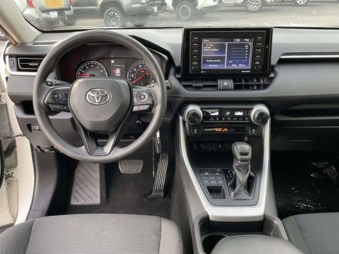 Used 2021 Toyota RAV4 LE image 14