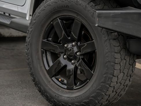 Used 2014 Jeep Wrangler Unlimited Sahara image 3