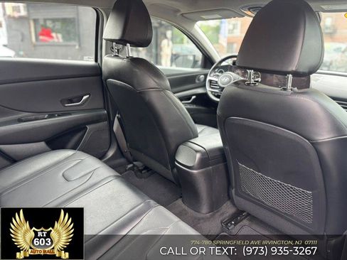 Used 2021 Hyundai Elantra Limited FWD image 13
