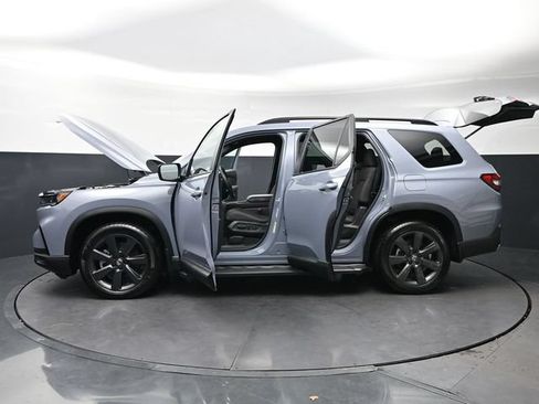 Used 2025 Honda Pilot Sport image 36