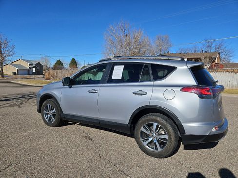 Used 2018 Toyota RAV4 XLE image 5