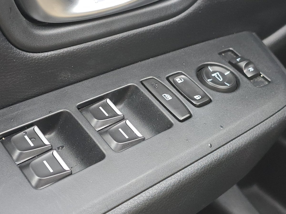 Used 2025 Honda Pilot Sport image 27