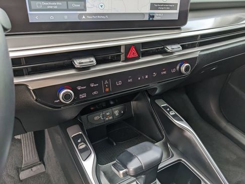 Certified 2025 Kia Sorento S image 27