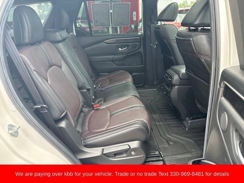 Used 2025 Honda Pilot Black Edition image 32