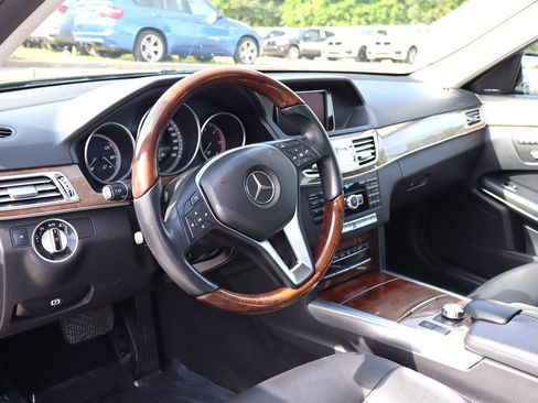 Used 2014 Mercedes-Benz E 250 BlueTEC Sedan image 16