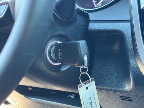 Used 2022 Toyota Camry SE w/ Carpet Mat Package (TMS) image 27