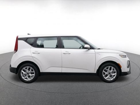 Used 2025 Kia Soul LX w/ LX Technology Package FWD image 14