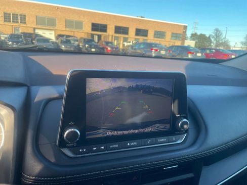 Used 2023 Nissan Rogue S image 17