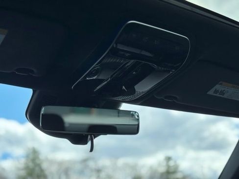 Used 2025 Mercedes-Benz C 300 4MATIC Sedan image 36