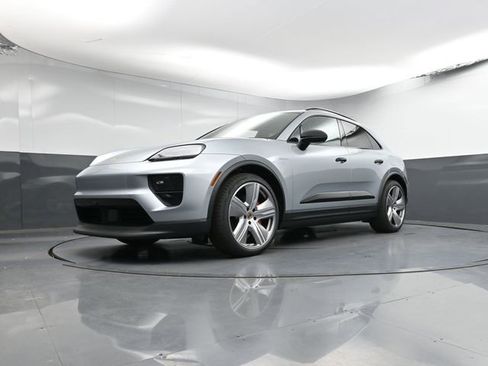 New 2025 Porsche Macan 4S Electric image 29