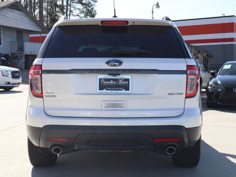 Used 2015 Ford Explorer XLT w/ Equipment Group 202B FWD image 5