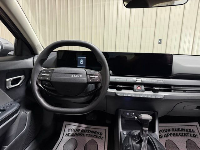 Used 2025 Kia K4 FWD image 28