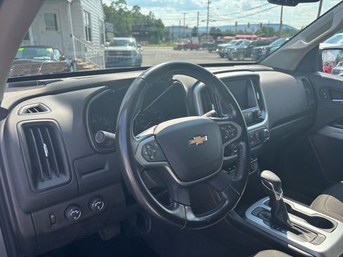 Used 2022 Chevrolet Colorado LT w/ Safety Package image 16