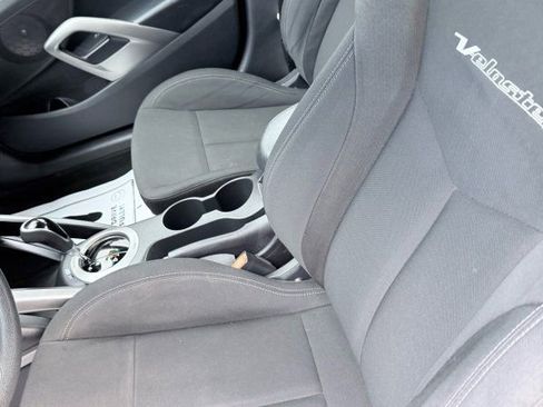 Used 2015 Hyundai Veloster FWD image 10