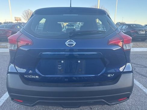 Certified 2019 Nissan Kicks SV image 4