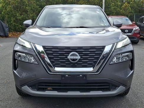 Used 2023 Nissan Rogue SV image 2